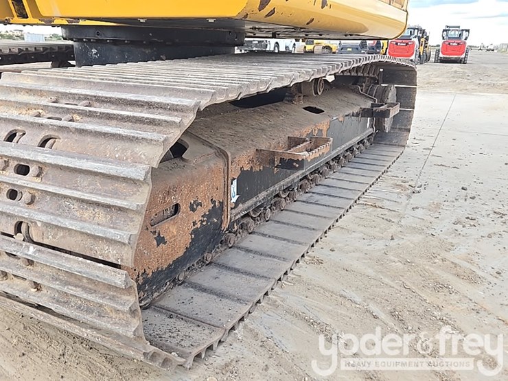 2022-deere-130g-image-16
