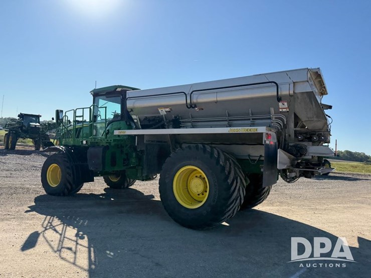 2023-john-deere-800r-image-21