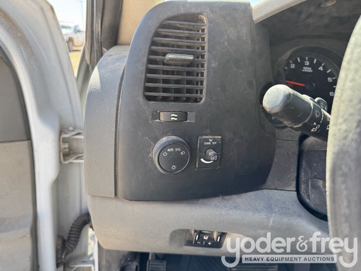 2010-chevrolet-silverado-1500-image-19