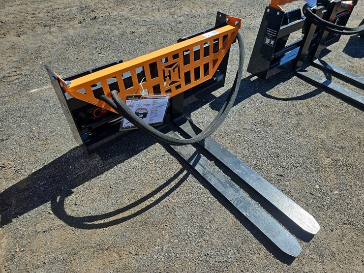 landhonor-42"-hyd-positioning-forks-image-2