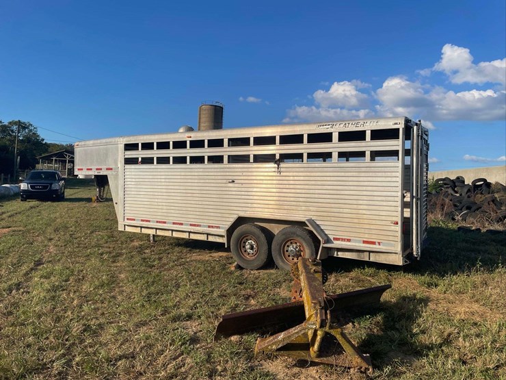 2003-20'x7'-feather-lite-aluminum-livestock-trailer-image-3