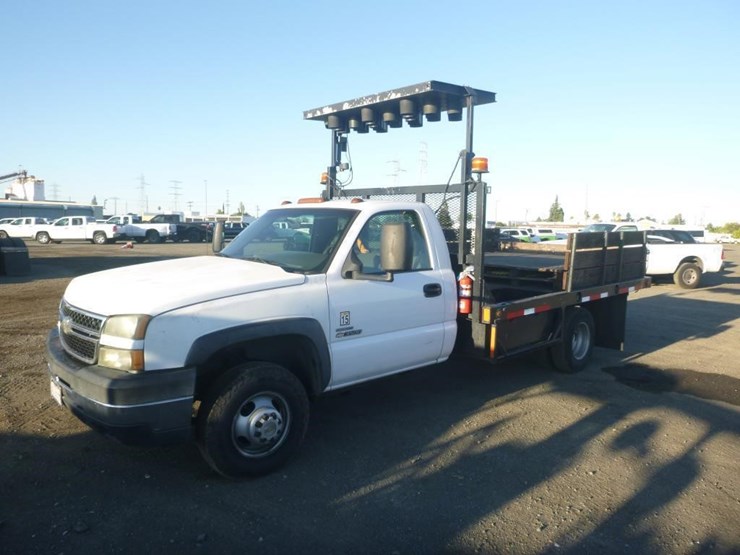 2007-chevrolet-3500-image-2