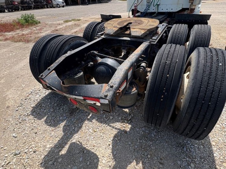 2005-freightliner-truck-(dr12225-unit-12405)-image-4