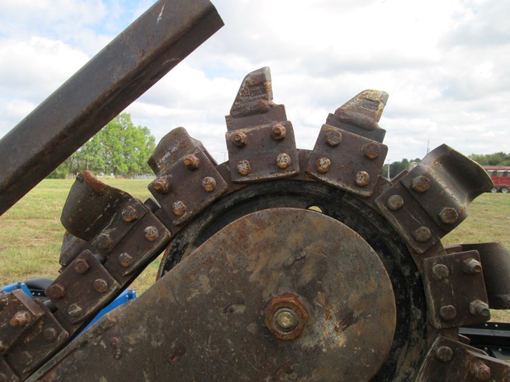 2004-ditch-witch-3700-image-5