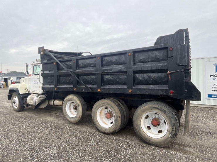 2001-mack-rd-dump-truck-image-2