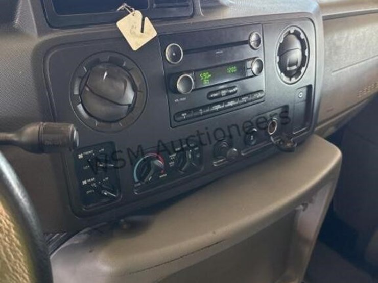 2009-ford-e350-image-21