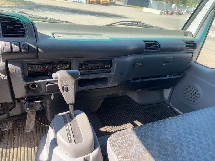 2006-isuzu-nqr-image-21
