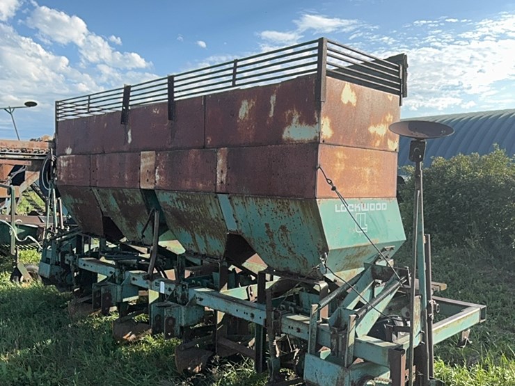 4-row-lockwood-potato-planter-image-3