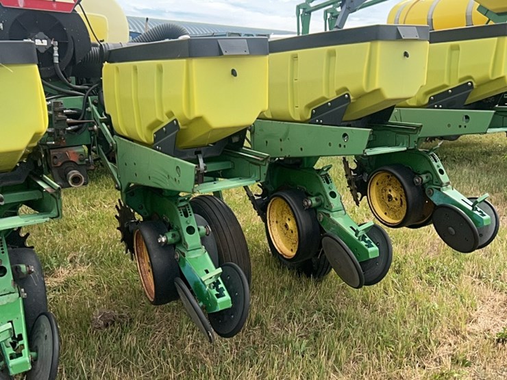 john-deere-7200-image-28