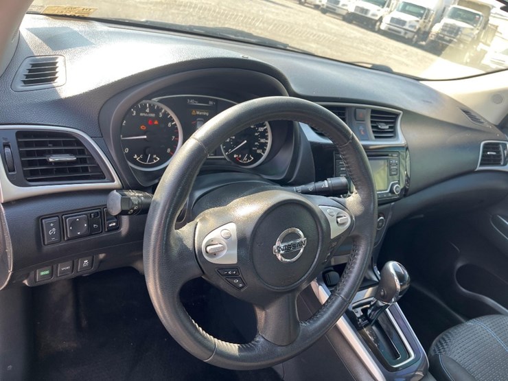 2017-nissan-sentra-sr-sedan-image-7
