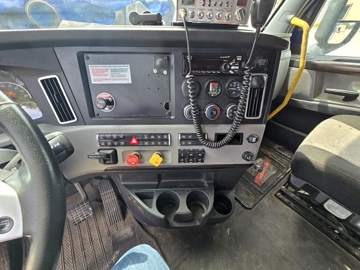 2019-freightliner-cascadia-126-image-61