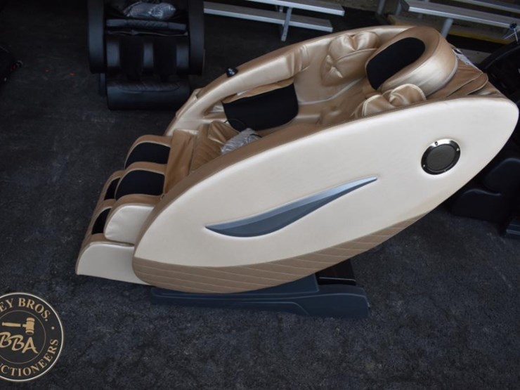 future-massage-chair-with-remote-control-image-2