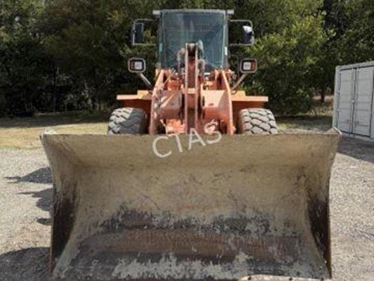 #220-•-doosan-wheel-loader-w/-bucket-image-2