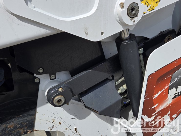 2022-bobcat-t76-image-30