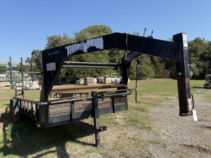 #201-•-2015-texas-bragg-25'-utility-gooseneck-trailer-image-3