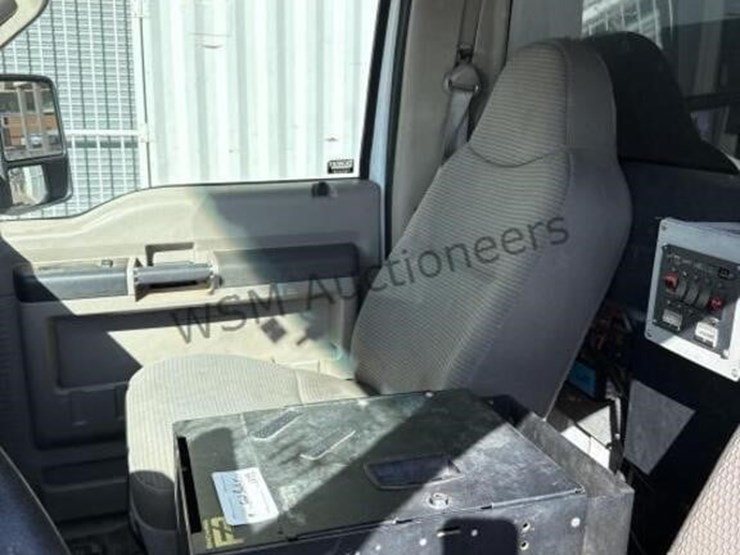 2008-ford-f550-image-25