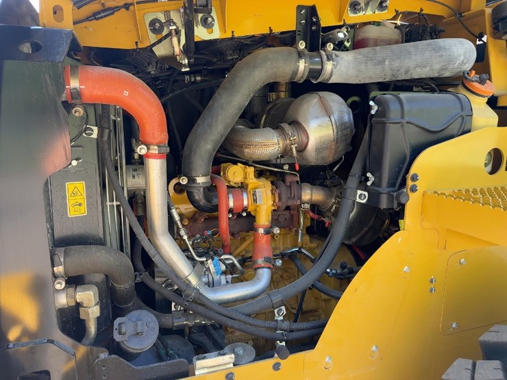 2022-caterpillar-910-image-19
