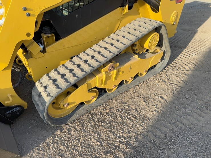 2021-caterpillar-259d3-image-16