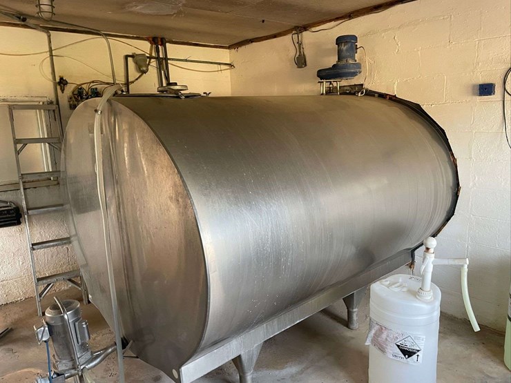 mueller-2000-gallon-milk-tank-image-1