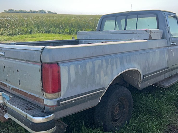 1987-ford-xlt-half-ton-lariat-four-wheel-drive-pick-up,-six-cylinder-gas,-lockouts,-believed-to-run,-didn’t-try-starting-it-image-20