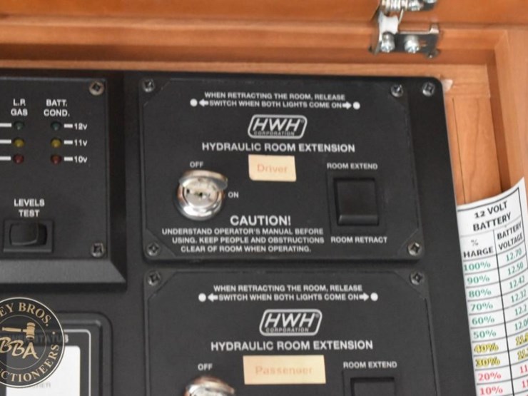 2006-thor-motor-coach-mandalay-40e-38083-image-43