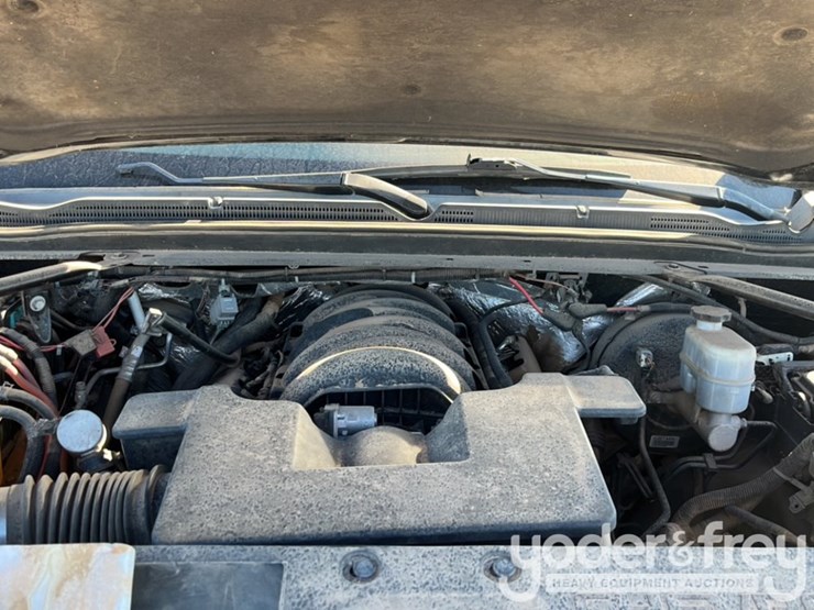 2015-chevrolet-tahoe-image-30