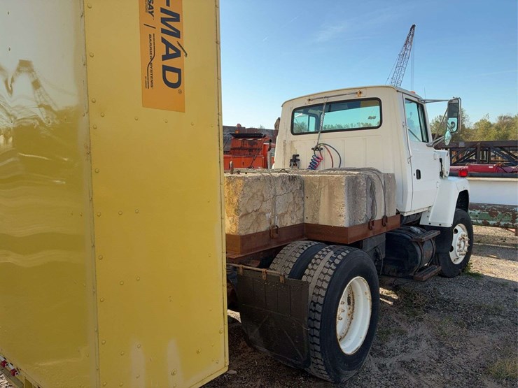 1997-ford-n-series-truck-with-truck-mounted-attenuator-(tma)-with-lindsay-barrier-systems-inc.-u-mad-cartridge-(crash-cushion)-image-11