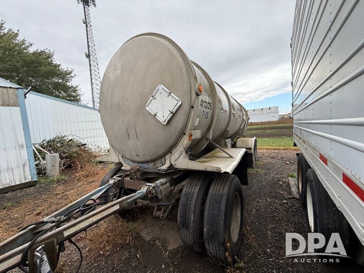 1965-beall-liquid-transport-trailer-(pz13939,-unit-44207)-image-1