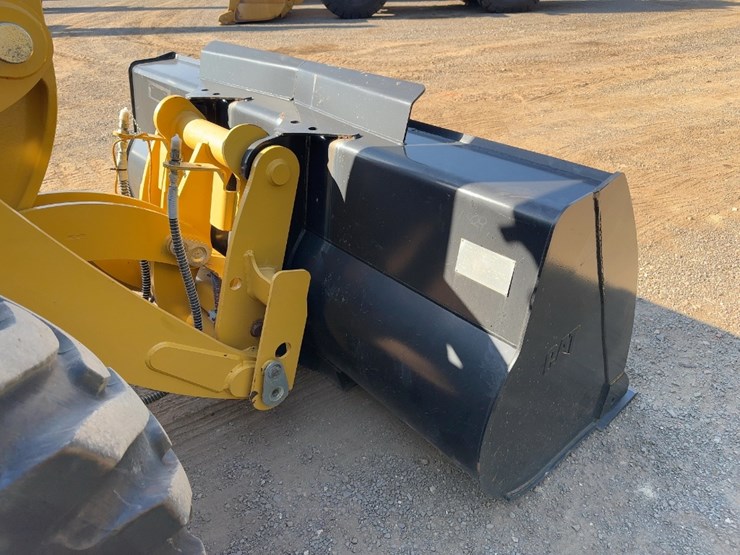 2020-caterpillar-910m-image-11