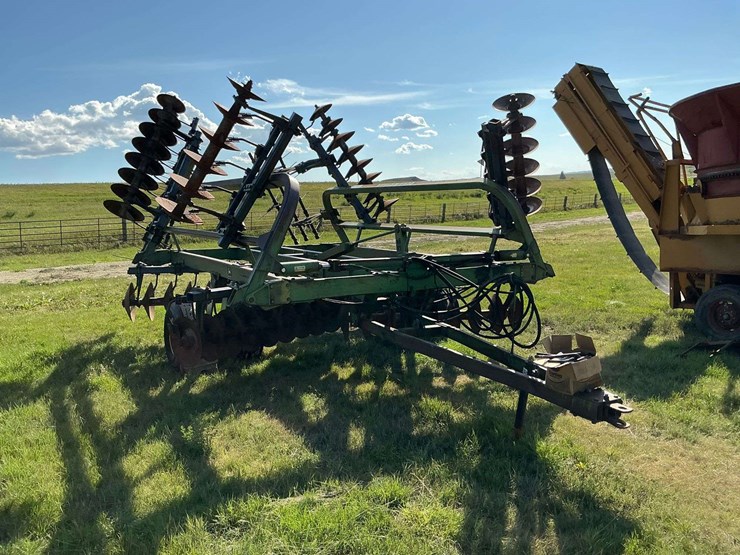 john-deere-235-image-3