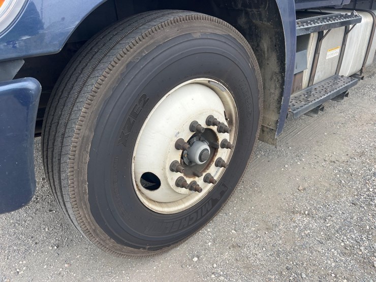 2015-hino-268-image-13