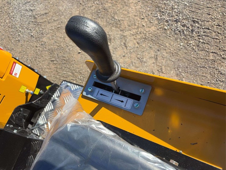 1-ton-vibratory-padfoot-roller-image-15