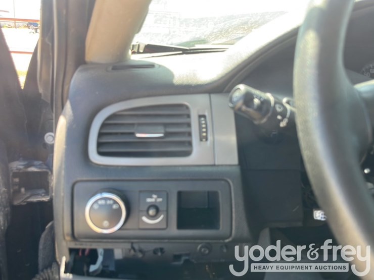2012-chevrolet-tahoe-image-25