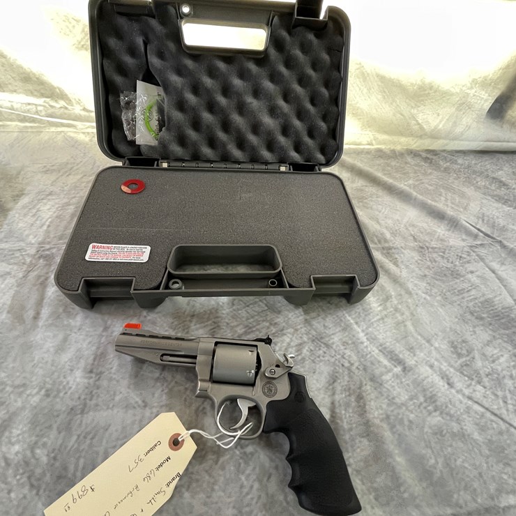 #4033 • Smith & Wesson 686 Performance Center, SN: DZC0357