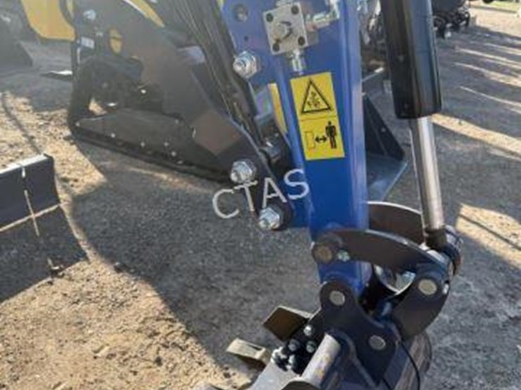 #66-•-mini-excavator--kubota-diesel-w/-expandable-tracks-image-3