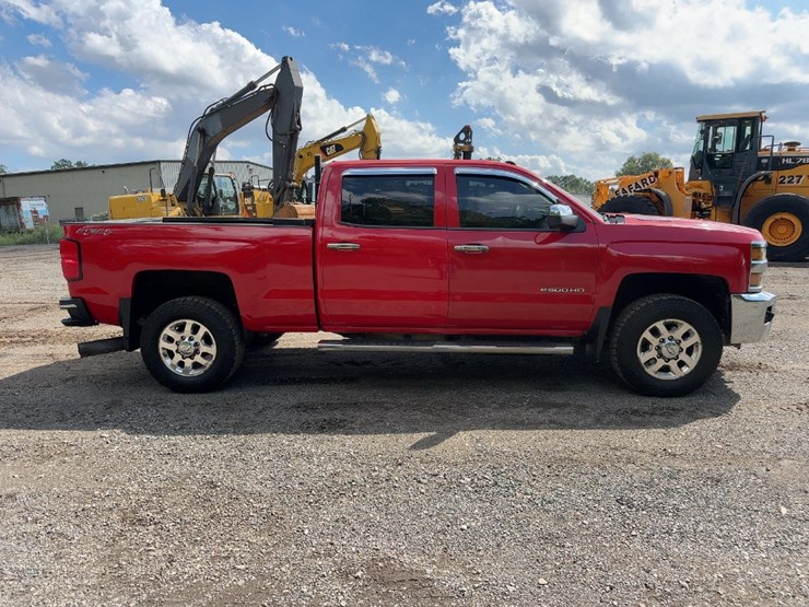 2015-chevrolet-silverado-2500hd-image-6