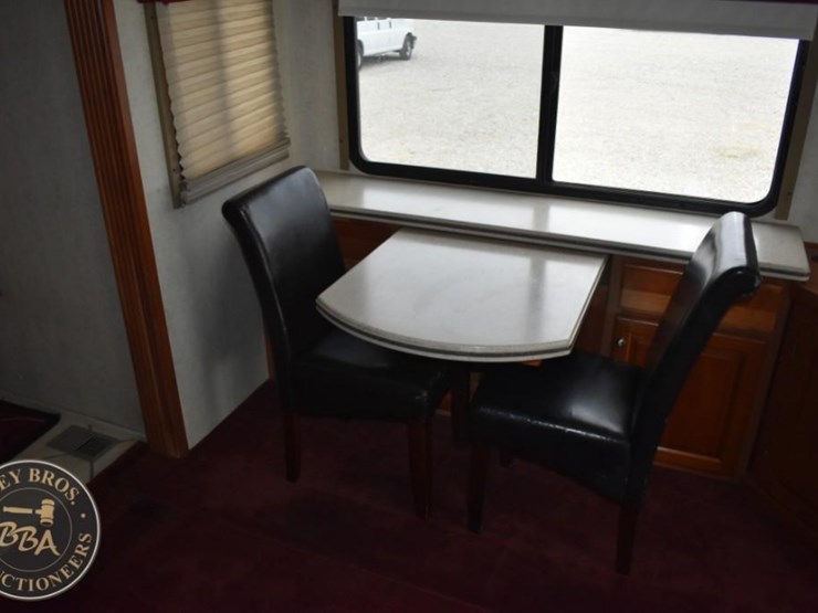 2006-thor-motor-coach-mandalay-40e-38083-image-70