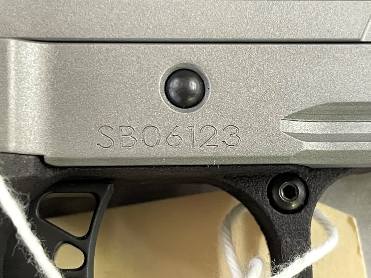 #4016-•-live-free-armory-apollo-11-compact,-sn:-sb06123-image-9