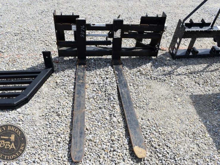 agt-skid-steer-pallet-forks,-48"-forks,-4,000-lbs-capacity,-serial-2076-image-5