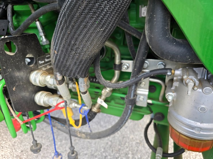 john-deere-4044r-image-64