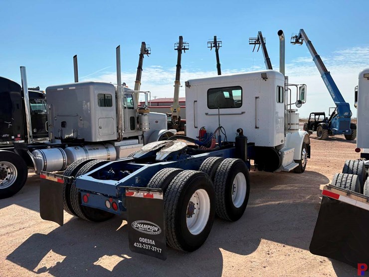 2011-peterbilt-367-image-3