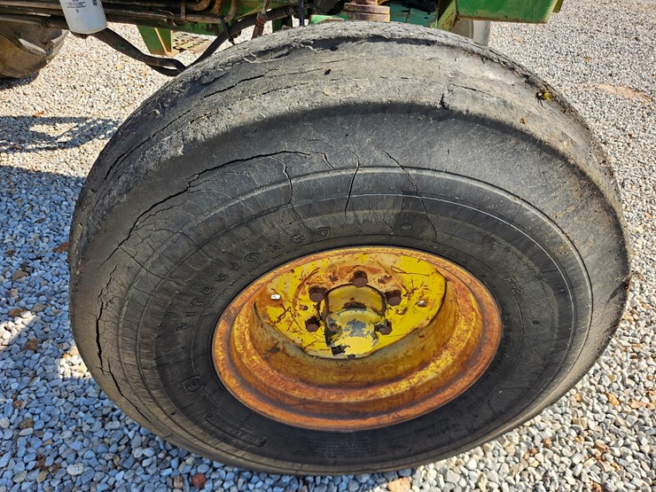 john-deere-3040-image-64