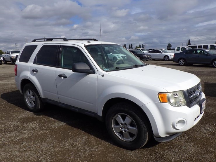 2011-ford-escape-image-2