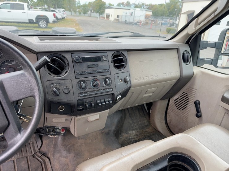 2008-ford-f550-xl-image-30