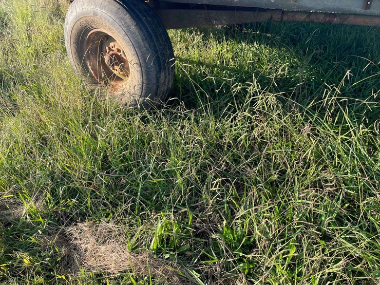 tandem-axle-hay-wagon-as-is-image-9