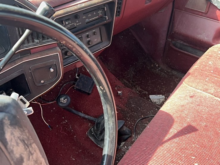 1987-ford-xlt-half-ton-lariat-four-wheel-drive-pick-up,-six-cylinder-gas,-lockouts,-believed-to-run,-didn’t-try-starting-it-image-26