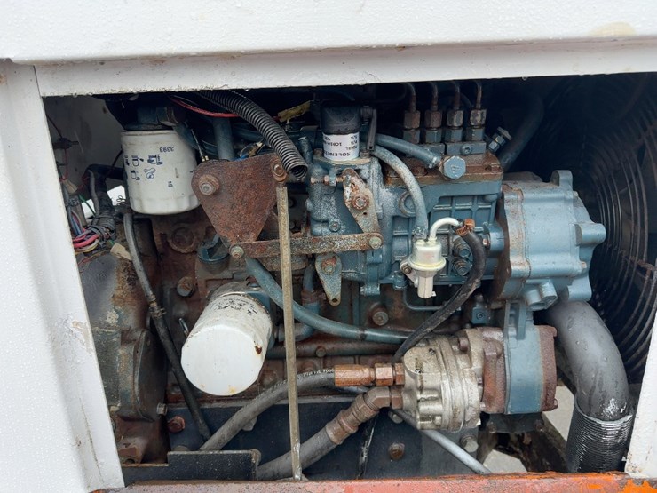 altec-tow-behind-wood-chipper-image-12
