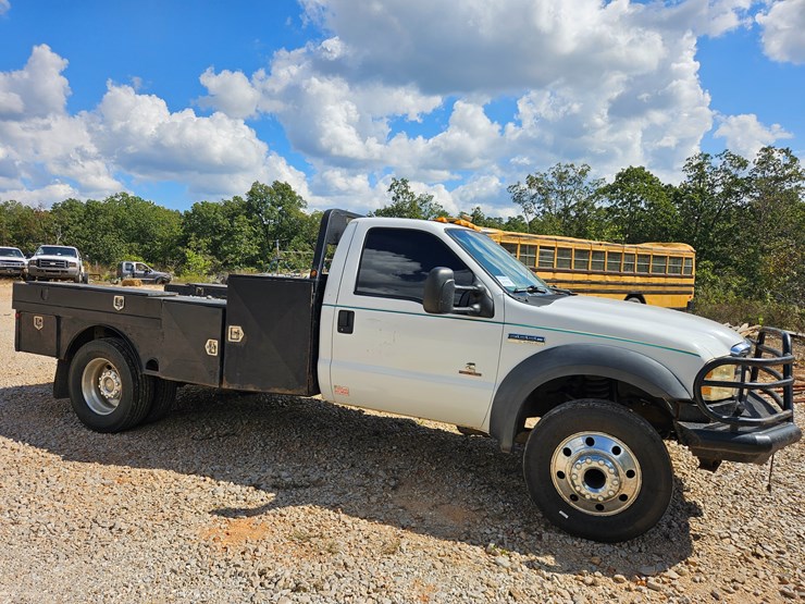 2005-ford-f550-image-21