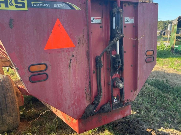 h&s-topshot-5126-side-discharge-manure-spreader-image-12