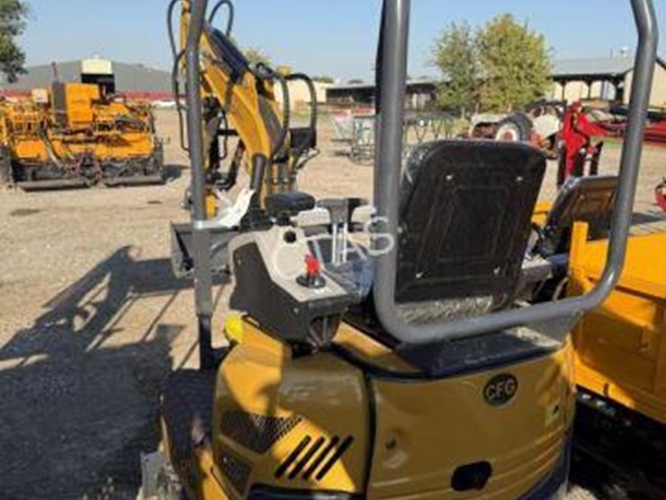 #55-•-mini-excavator---gas---hydraulic-thumb-image-4